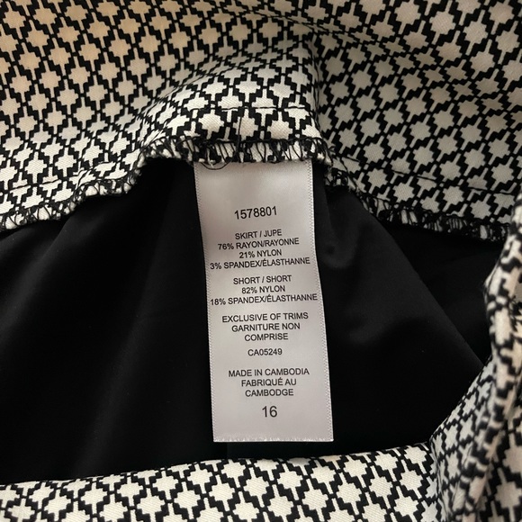 Skirt- Size 16 - Picture 3 of 5